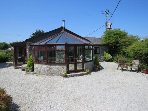 Penryn House | Pet-Friendly Sheila's Cottage - 4 Star, Rated 9.6/10