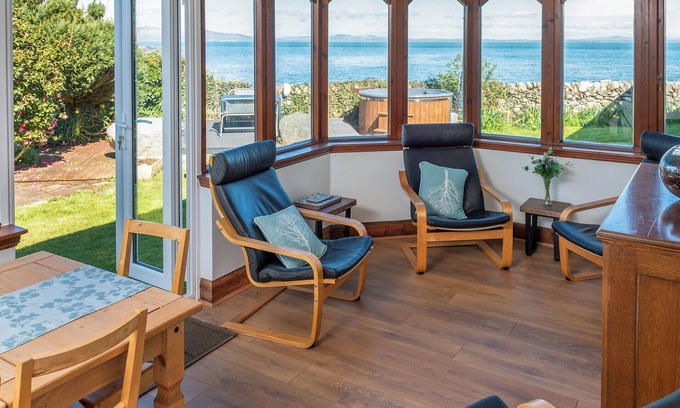 Newton Stewart Cottage | Relaxing 3 Bedroom Retreat in Portyerrock, Near Newton Stewart