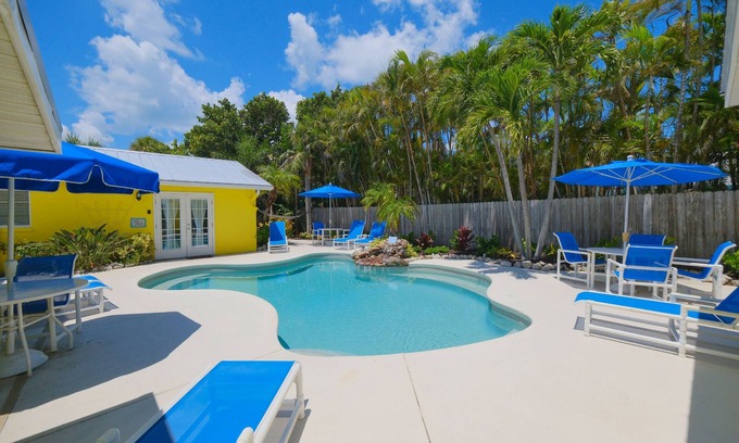 Anna Maria Cottage | Cozy Shell Cottage with Free Form Pool & Ocean View