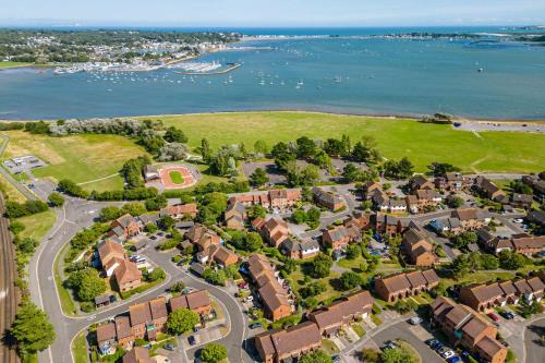 Poole House | Shell Cove - With Sunny Rear Patio Near Harbourside Park