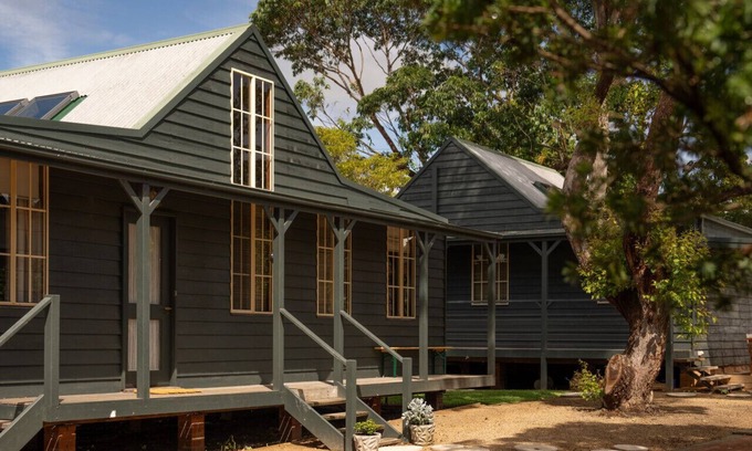 Huskisson Cabin | Unforgettable Shell House - Huskisson with Ocean Views