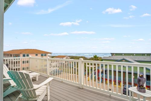 Sand Point House | Experience Shell Yeah Beach House: Family-Friendly Retreat
