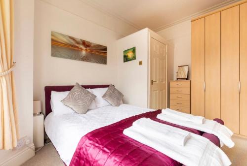 Porthcawl Apartment | Discover Shelley’s Seaside Stay: Family-Friendly Retreat