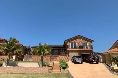 Blackbutt House | Shellharbour: Breathtaking Views of Ocean, Lake & Mountains