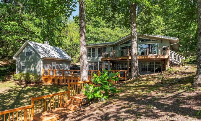 Jasper House | Discover Sheltered Cove: Family-Friendly Lake View Retreat!