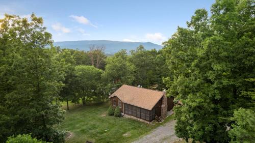 Shenandoah House | Unwind at Shenandoah Hilltop Hideaway - 4-Star Retreat