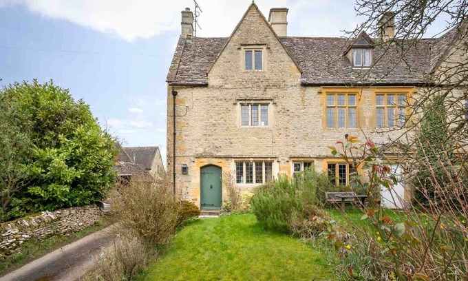 Broadwell Cottage | Pet-Friendly Shenley: A Character Cottage in Broadwell