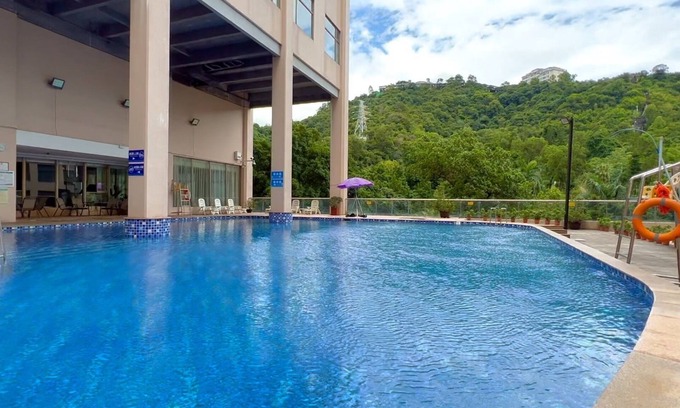 Buji Hotel | Explore Shenzhen Qiushuishanju Hotel with Pool & Dining
