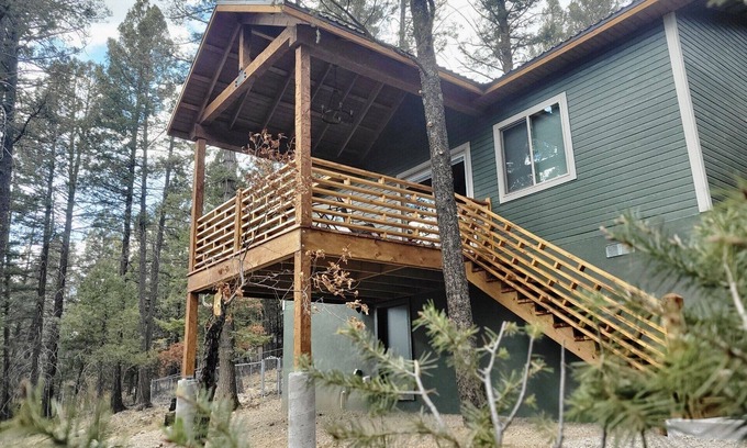 Cloudcroft Cabin | Experience Shep's Studio Hideaway: Top-Rated Village Retreat
