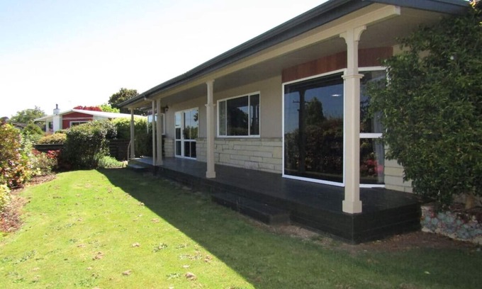 Waipahihi House | Shepherd House: Family Retreat with Hot Pool & Wi-Fi