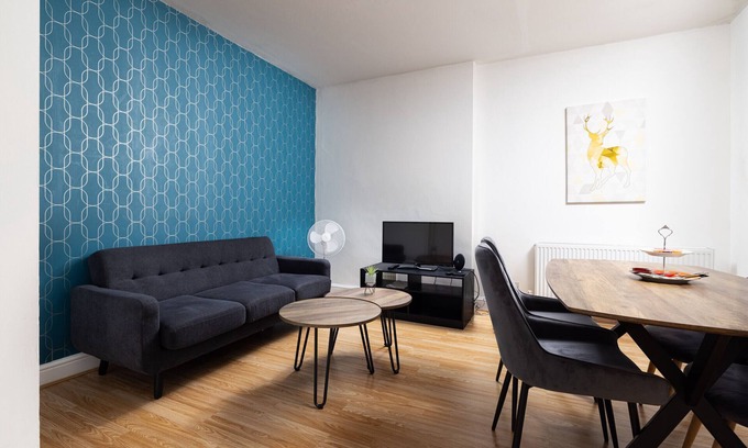 Shepherd's Bush Apartment | Shepherd's Bush Renovated Apartment with Family-Friendly Perks