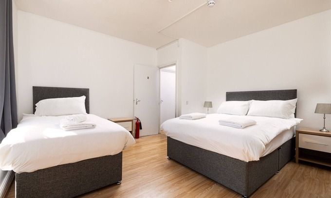 Shepherd's Bush Apartment | Stylish Shepherd's Bush Apartment for 4 with Breakfast