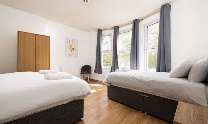 Shepherd's Bush Apartment | Renovated Shepherd's Bush Apartment for Families - 9/10 Rated