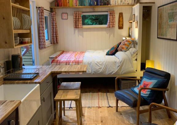 Tintern Ski Chalet | Shepherd's Delight: Guest Rated 9.8 for Unforgettable Stays