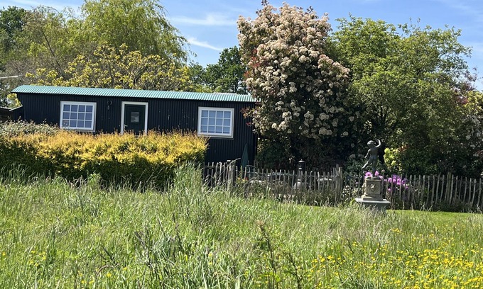 South Gorley Cottage | Elegant Shepherd's Hut for Couples with Pool and Patio