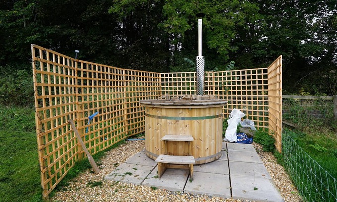 Hawick Cabin | Unforgettable Experience at Shepherd's Hut @ Westcote