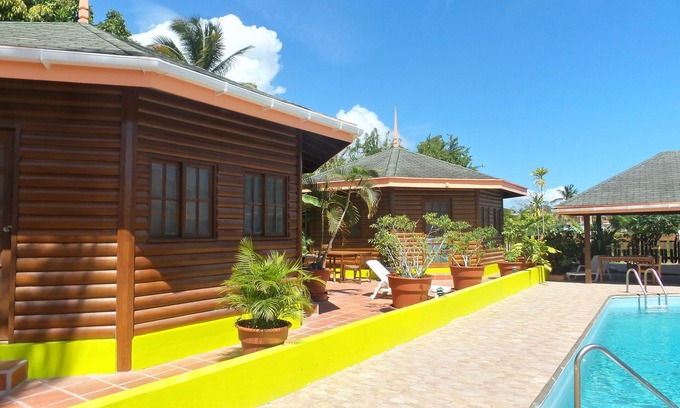 Bon Accord Village Hotel | Discover Comfort at Shepherd's Inn with Pool & Dining