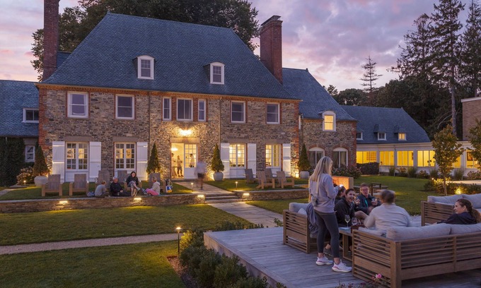 South Kingstown Hotel | Relax at Shepherd's Run: Pool, Spa & Ocean Views Await