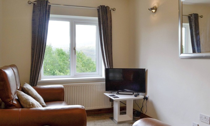 Scales Cottage | Cozy 1 Bedroom Retreat in Threlkeld with Spa & Hot Tub