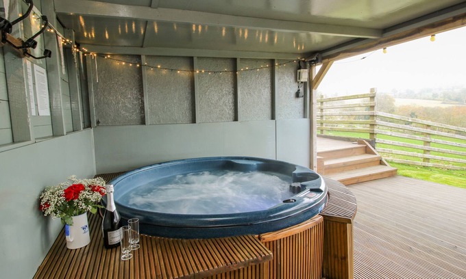 Farden Cottage | Relaxing Shepherds Cabin with Hot Tub and Spa Amenities