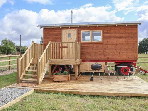 Adlingfleet House | Pet-Friendly Retreat at Shepherds Hut - 4-Star Comfort