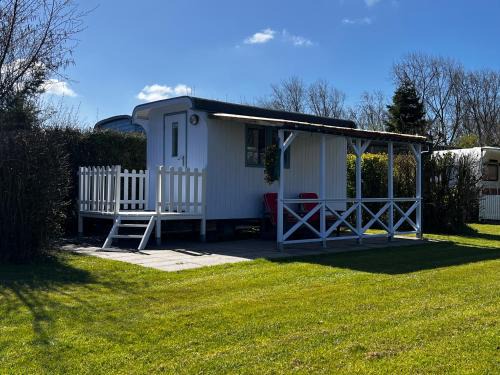 Oostvoorne Other | Cozy Shepherds Hut with Pool - Rated 8.7 by Guests