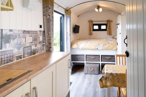 St Wenn Other | Cozy Shepherds Hut with Hot Tub and Oceanfront Views