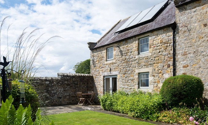 Hexham Cottage | Shepherds Retreat: Top-Rated Family Stay with Kitchen Access