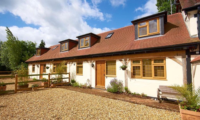 New Forest District House | Inviting Shepherds Spring Cottages: Pet & Child Friendly Stay