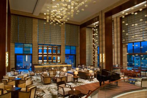 Huizhou Hotel | Experience Oceanfront Luxury at Sheraton Bailuhu Resort