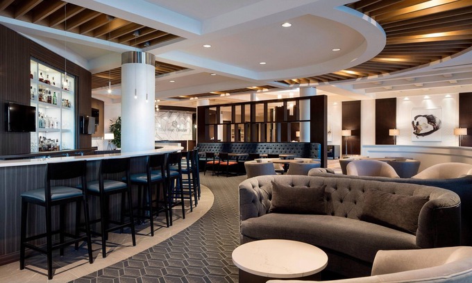 Calgary Hotel | Elegant Sheraton Cavalier Calgary Hotel with Pool & Breakfast