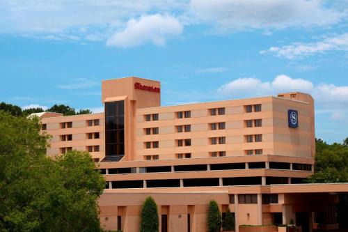 Paw Creek Hotel | Discover Comfort at Sheraton Charlotte Airport Hotel