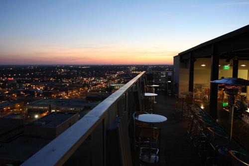 Columbia Hotel | Stylish Sheraton Columbia Downtown Hotel with Pool Access
