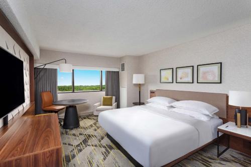 Hopelawn Hotel | Pet-Friendly Comfort at Sheraton Edison - 4 Stars Await