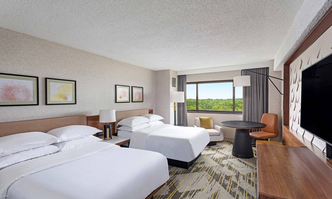 Hopelawn Hotel | Relax at Sheraton Edison: Eco-Friendly Stay with Pool