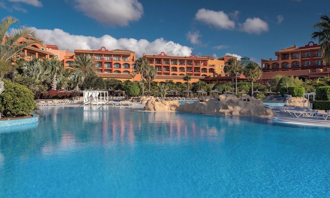 Caleta de Fuste Hotel | Elegant Sheraton Fuerteventura Beach Resort with Spa & Golf