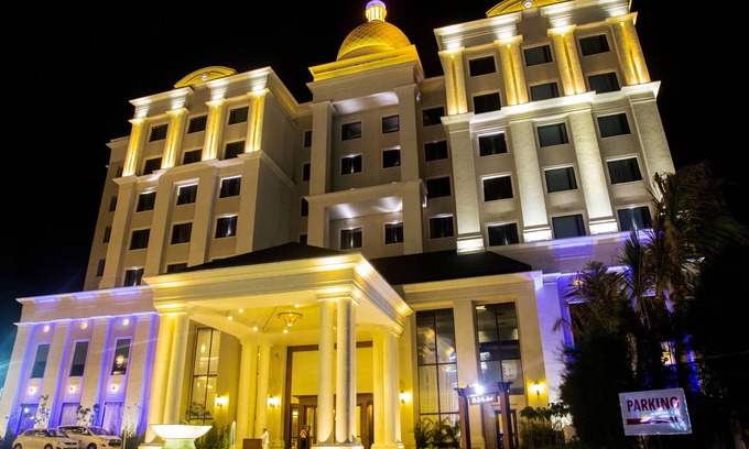 Indore Hotel | Elegant Sheraton Grand Palace Indore with Pool & Spa