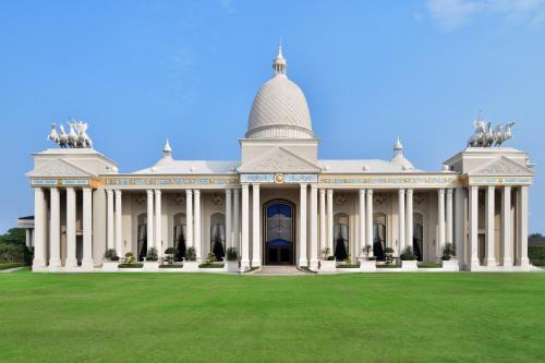 Indore Hotel | Experience Elegance at Sheraton Grand Palace Indore