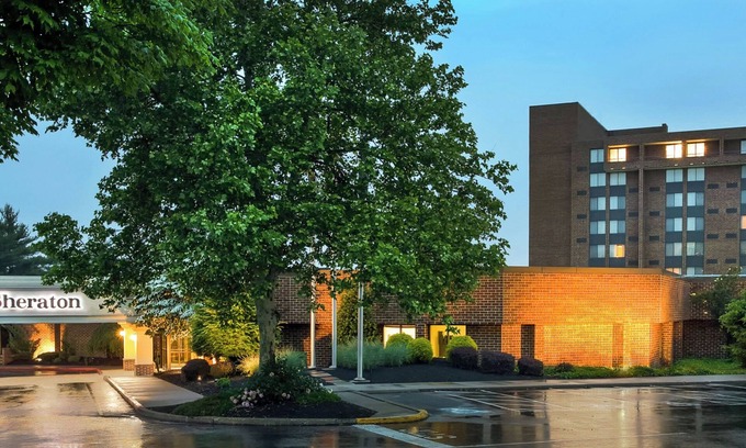 Harrisburg - Hershey Hotel | Relax at Sheraton Harrisburg Hershey Hotel with Pool & Spa