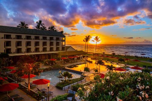 Wailua Hotel | Oceanfront Retreat at Sheraton Kauai Coconut Beach Resort