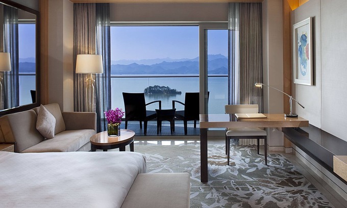 Chun'an Hotel | Indulge at Sheraton Qiandao Lake Resort with Premium Amenities