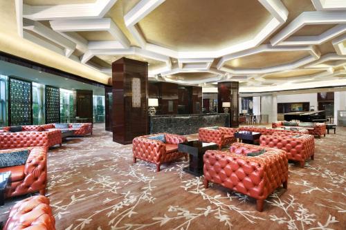 Pudong Hotel | Experience Sheraton Shanghai Waigaoqiao Hotel's Spa & Pool