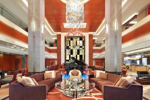 Lucheng District Hotel | Experience the Sheraton Wenzhou Hotel with a Refreshing Pool