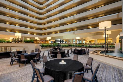 West Des Moines Hotel | Pet-Friendly Sheraton West Des Moines with Pool & Restaurant