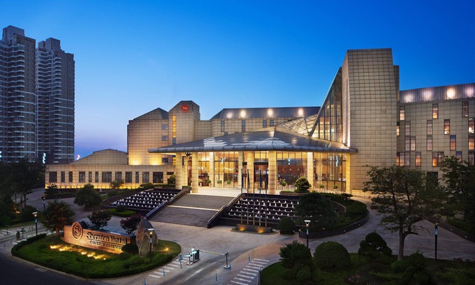Fushan Resort | Relax at Sheraton Yantai Golden Beach Resort - 4-Star Escape