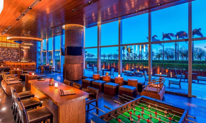 Xiangzhou District Hotel | Elegant Sheraton Zhuhai Hotel: Rated 8.8 with Pool & Spa