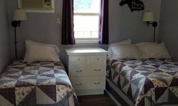 Pennington Apartment | Pet-Friendly Getaway: Experience 'Sheriff's Office' at Oak Arbor