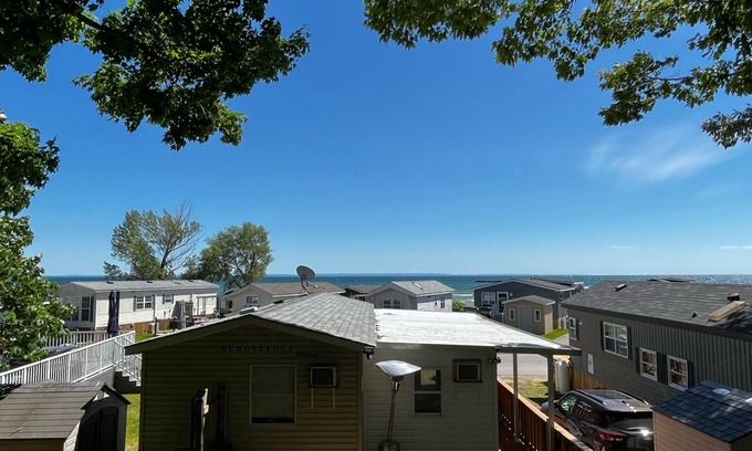 Sherkston Cottage | Scenic Sherkston Shores Resort with Private Lot and Deck
