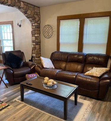 Sherman Hill Apartment | Discover Sherman Hill Des Moines: Pet & Child Friendly Stay