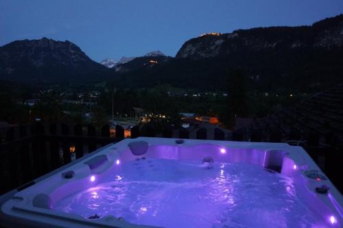 Hoefen Apartment | Cozy Sherpa Haus: Family-Friendly Retreat in Reutte